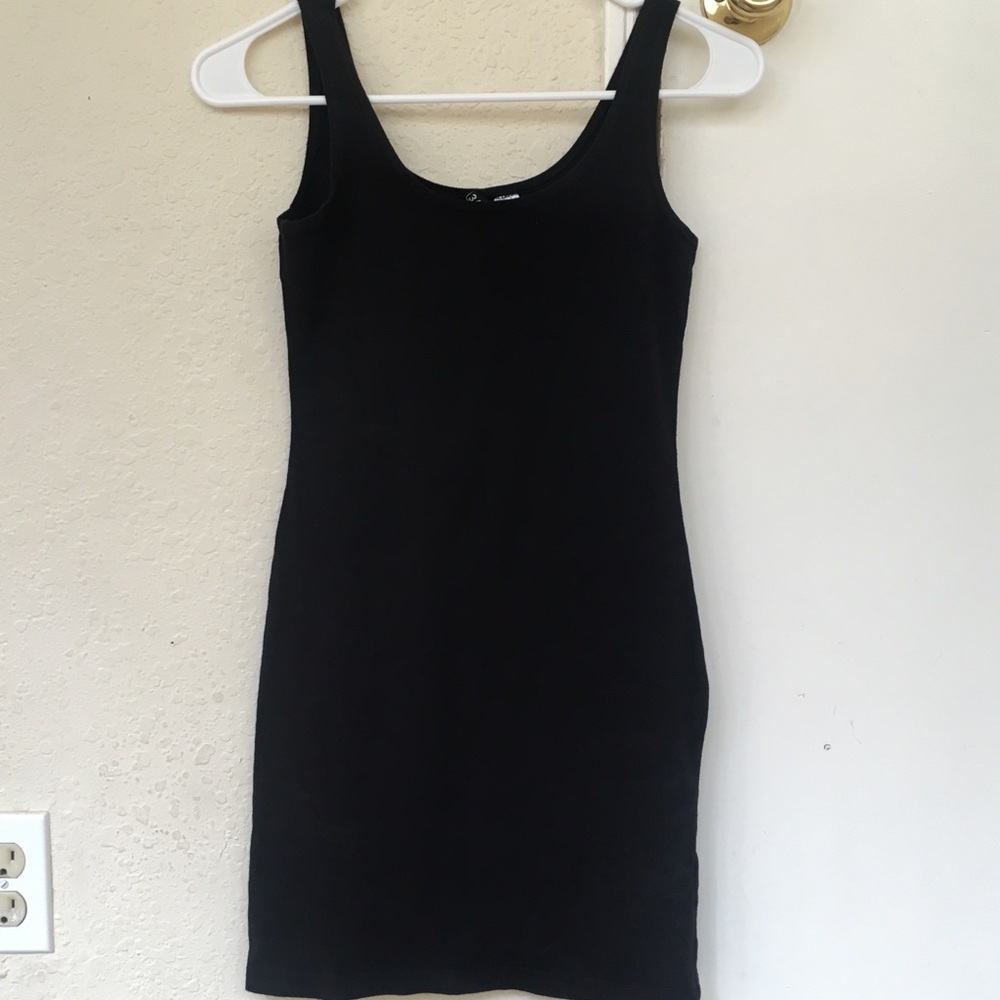 Black bodycon dress